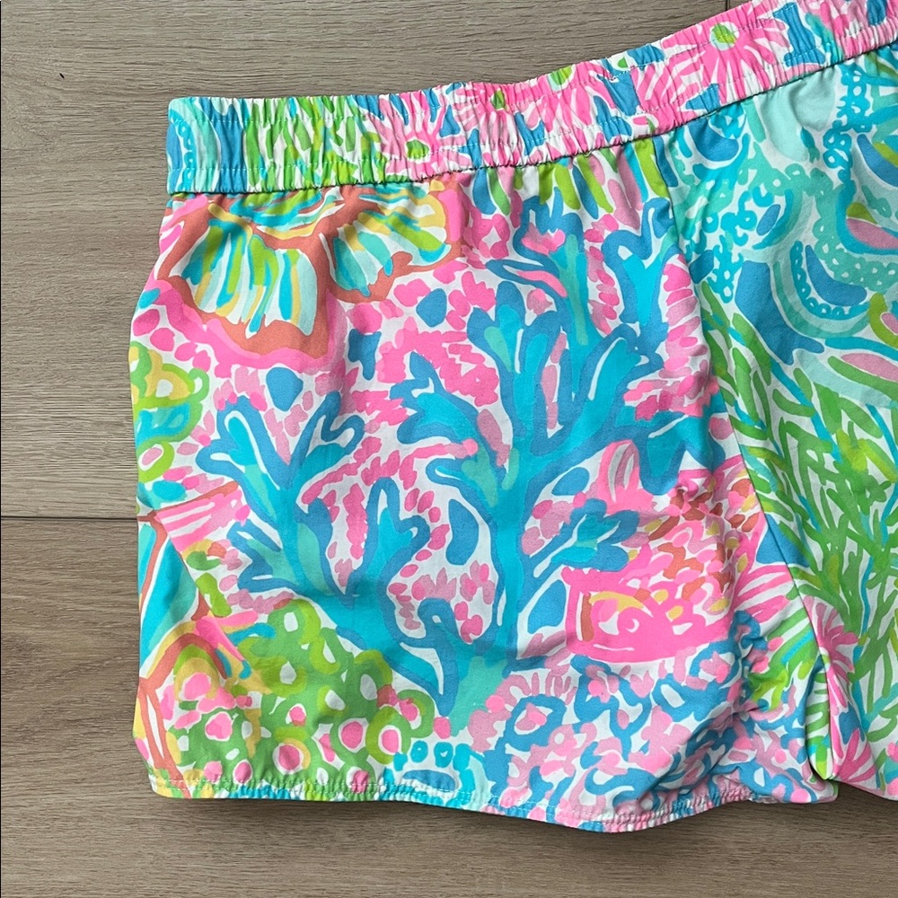 Lilly Pulitzer Run Around Luxletic shorts in 
Multi Lovers Coral print - Picture 9 of 9